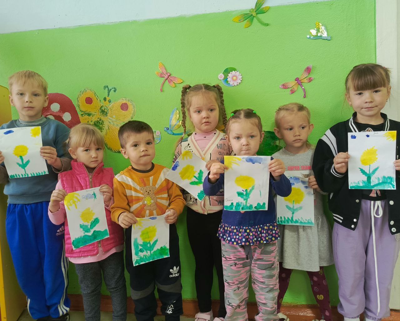 Одуванчик - жёлтый сарафанчик.